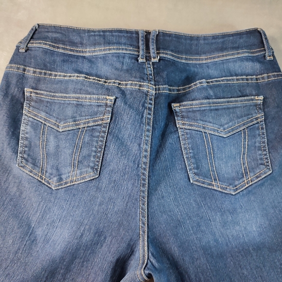 CHICO'S Platinum Denim Cropped Stretchy High-Rise Jeans LIKE NEW            #122 - Picture 6 of 12